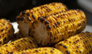 烤玉米不煮熟怎么烤 烤玉米用不用提前煮熟