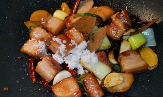 鸡蛋红烧肉怎么弄（鸡蛋红烧肉怎么弄着吃）