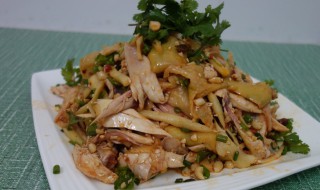 手撕鸡的制作方法（手撕鸡的制作方法和配料视频）