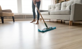 地板打蜡可以用什么方法 给地板打蜡的方法