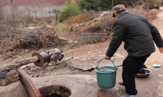 怎么解决井水的水垢（怎么解决井水的水垢问题）