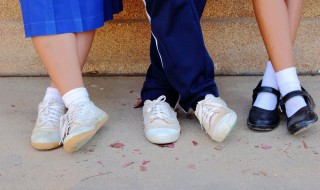 鞋后跟内衬磨破怎么补（鞋后跟内衬磨破怎么办）