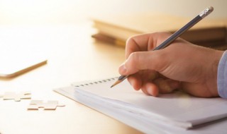 抓住攥紧和牵着的区别（抓住攥紧和牵着的区别读音）