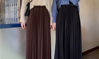 黑色百褶裙可以搭配什么上衣 黑色百褶裙子配什么颜色上衣