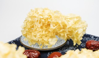 银耳用焯水吗（凉拌银耳用焯水吗）