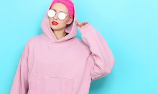 卫衣怎么搭配裤子好看（卫衣怎么搭配裤子好看女）