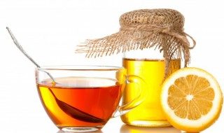 蜂蜜柠檬泡水喝有什么作用与功效(蜂蜜泡柠檬水的功效与作用)