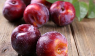 梦见摘李子吃李子是什么意思 梦见摘李子吃是什么预兆