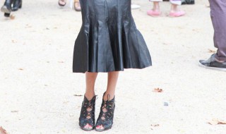 黑色裙子搭配什么鞋子好看 黑色裙子搭配什么鞋子好看图片