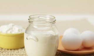 吃完菠萝蜜可以喝牛奶吗 吃完菠萝蜜可以喝牛奶吗早上