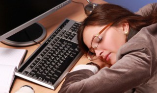 梦见别人钓鱼是什么意思（梦见别人钓鱼是什么意思并且钓上鱼给我两条塘角鱼）