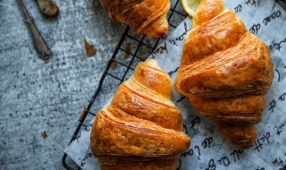 怎么做牛角面包的做法（怎样做牛角面包）