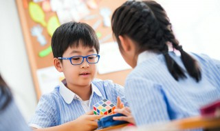 魔方应该怎么拼（魔方应该怎么拼好）