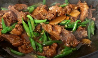 鸭肉怎么炒才好吃（鸭肉怎么炒才好吃又嫩）