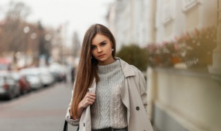 短款风衣搭配什么下装好看 短款风衣适合配的下装