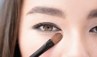 怎样可以不脱妆保持一整天（怎样才能化妆一整天不脱妆）