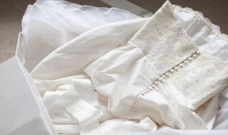 怎样洗白衣服快速变白(用什么方法洗白衣服更白)