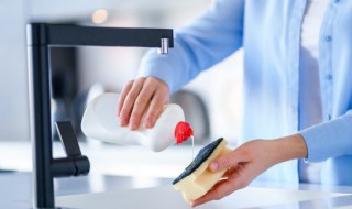 羽绒服洗不掉的污渍怎么补救 如何洗去羽绒服的污渍