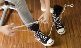 高帮鞋怎么搭配 白色高帮鞋怎么搭配