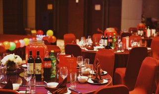 餐桌上摆放什么摆件好（餐桌上摆放什么摆件好风水）