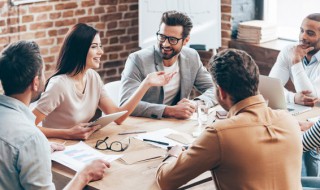 怎么对付总指使你干活的同事 同事老指使你干活怎么办