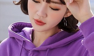 紫色卫衣搭配什么裤子好看（紫色卫衣搭配什么裤子好看儿童）