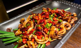 油爆鱿鱼的做法 油爆鱿鱼的做法大全