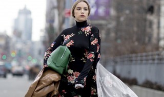 复古碎花连衣裙怎么搭配好看 复古碎花连衣裙怎么搭配好看图片