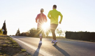 原地跑步和跳绳哪个减肥效果好啊 原地跑步和跳绳哪个减肥效果好啊女生