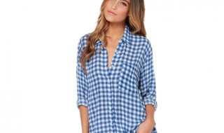 蓝色格子衬衫怎么搭配好看（蓝色格子衬衫怎么搭配好看女）