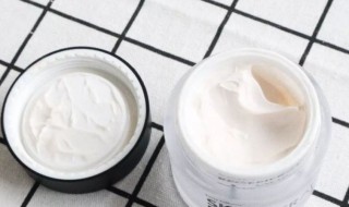 油性皮肤用乳液还是面霜好（油性皮肤用乳液还是面霜好一点）