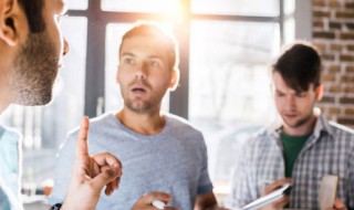 难过用英语怎么说（我很难过用英语怎么说）