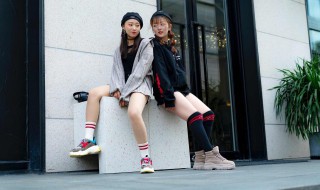 卫衣搭配什么外套好看又有魅力（卫衣搭配什么外套好看又有魅力男士）