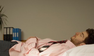 梦见屋子漏雨怎么回事（梦见屋子漏雨怎么回事周公解梦）