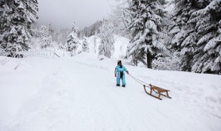 女人梦见下大雪（已婚女人梦见下大雪）