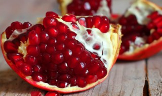 石榴怎么打开（石榴怎么打开吃）