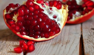 干了的石榴汁怎么洗掉(干了的石榴汁怎么洗掉效果最好)