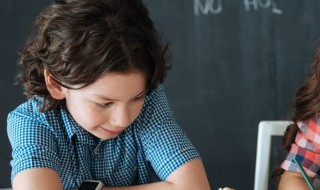 姗姗来迟还是珊珊来迟（成语姗姗来迟还是珊珊来迟）