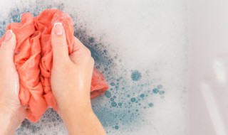 大姨妈弄到裤子上怎么洗掉 怎么把裤子上的大姨妈洗掉