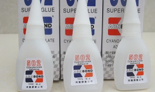 手上的502胶水怎么洗掉（手上的502胶水怎么洗掉呢）