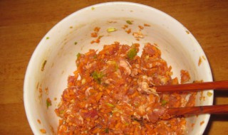 胡萝卜猪肉馅怎么调（胡萝卜猪肉馅怎么调馅）