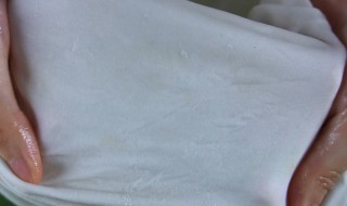 白t恤油渍怎么洗掉（白t恤油渍怎么洗掉好几天了）