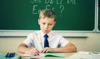 足字组词(足字组词一年级上册语文)