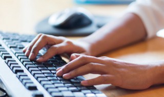 台式电脑键盘没反应怎么办（台式电脑键盘没反应怎么办 显示灯亮）