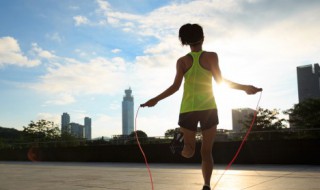 跳绳运动每分钟至少100次的益处 每隔一小时跳绳100次