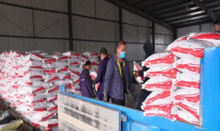 硝酸磷肥和尿素哪个好 硝酸铵钙和尿素哪个好