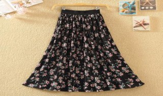 碎花半身裙怎么搭配上衣好看 碎花半身裙怎么搭配上衣好看男