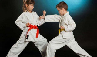 为什么练跆拳道或空手道一定要赤脚（学跆拳道为什么要赤脚）