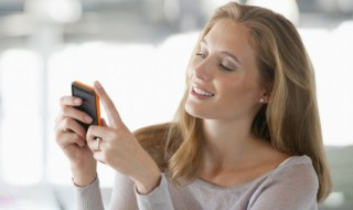 如何取消小米手机锁屏壁纸（如何取消小米手机锁屏壁纸自动设置）