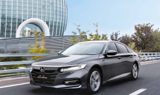 上坡车子熄火了快速下滑怎么办 上坡车子熄火了快速下滑怎么办视频